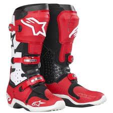 Botas marca Alpinestar.